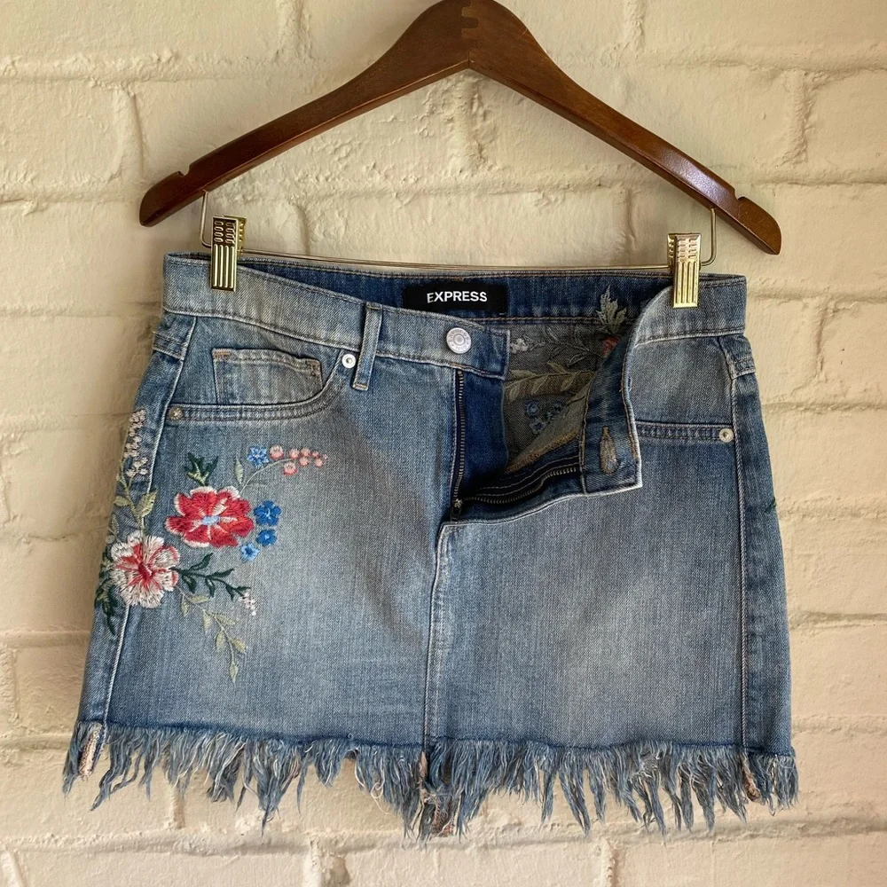 Express size 4 red white and blue floral embroidered denim distressed mini skirt